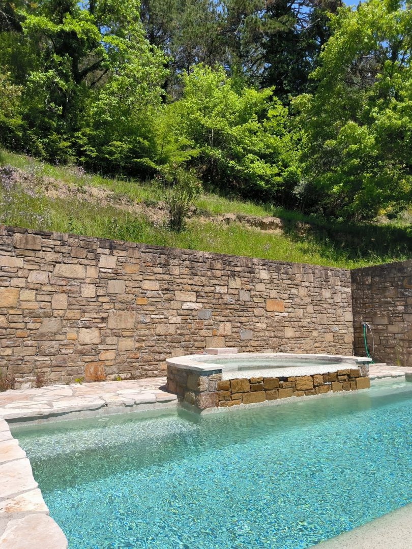ISTRIA, MOTOVUN - Una fiaba di pietra nella natura! RARITÀ!