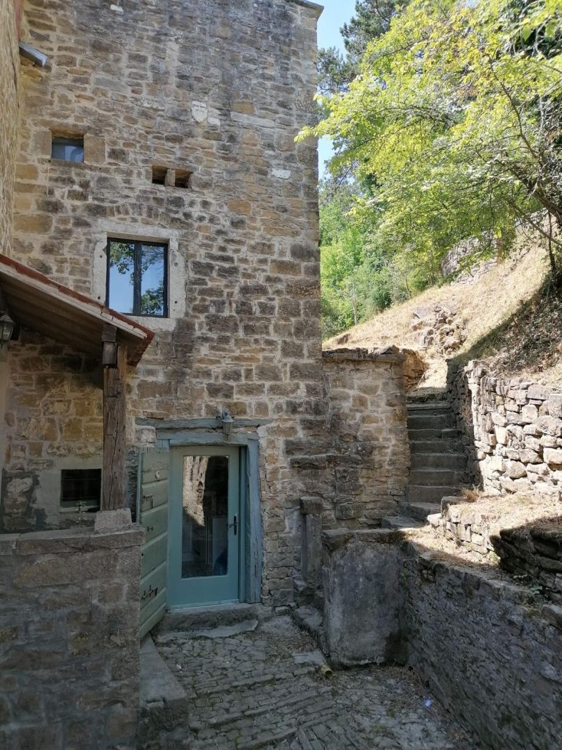 ISTRIA, MOTOVUN - Una fiaba di pietra nella natura! RARITÀ!
