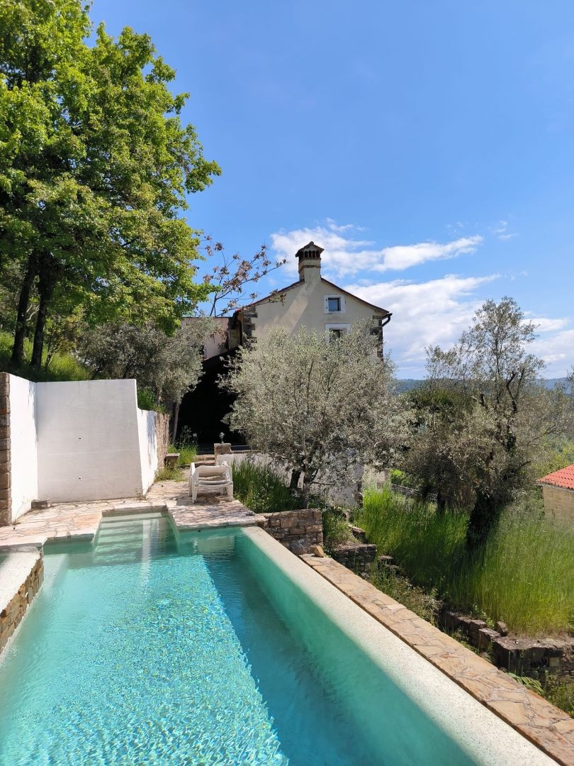 ISTRIA, MOTOVUN - Una fiaba di pietra nella natura! RARITÀ!