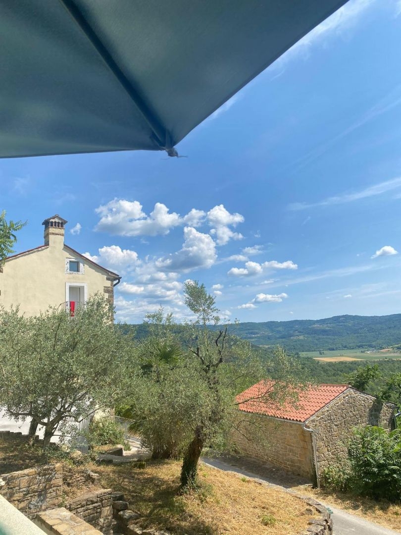 ISTRIA, MOTOVUN - Una fiaba di pietra nella natura! RARITÀ!