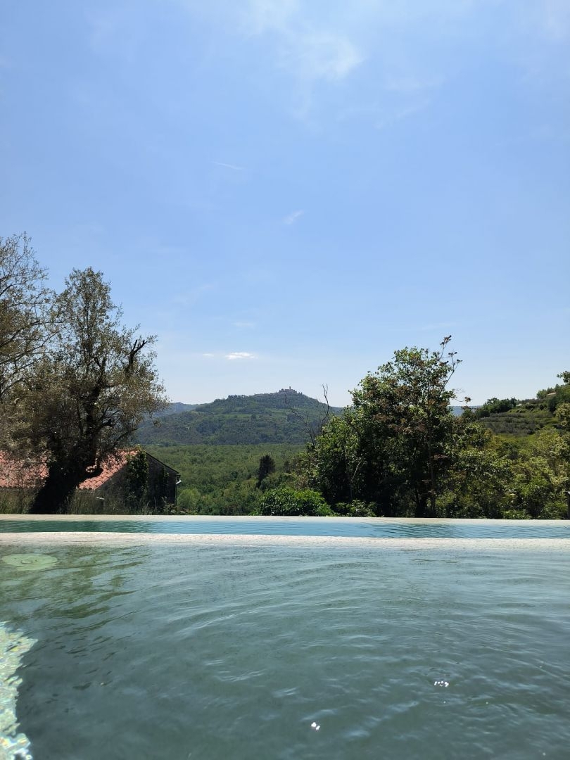 ISTRIA, MOTOVUN - Una fiaba di pietra nella natura! RARITÀ!