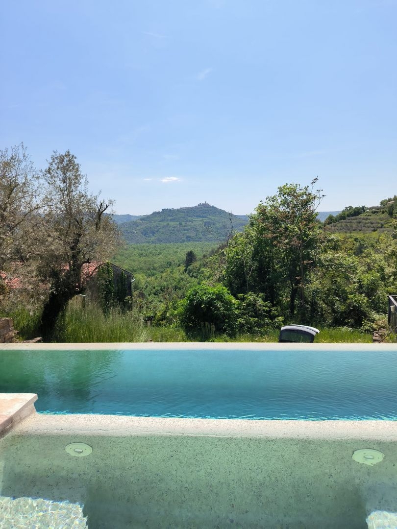 ISTRIA, MOTOVUN - Una fiaba di pietra nella natura! RARITÀ!