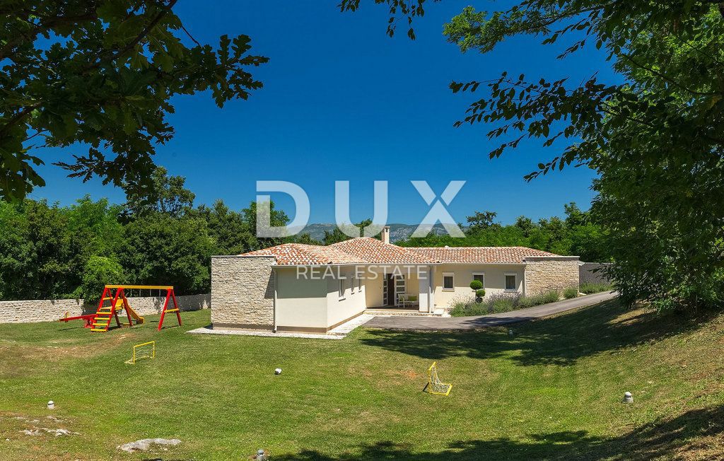 ISTRIA, KRŠAN - Casa con piscina su ampio terreno e completa privacy