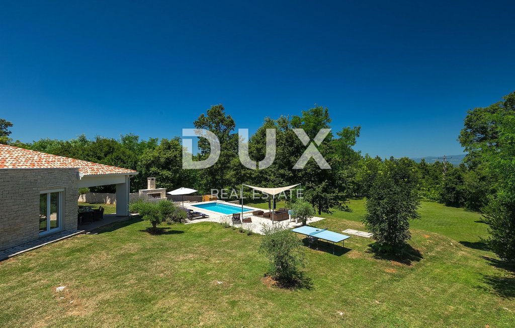 ISTRIA, KRŠAN - Casa con piscina su ampio terreno e completa privacy