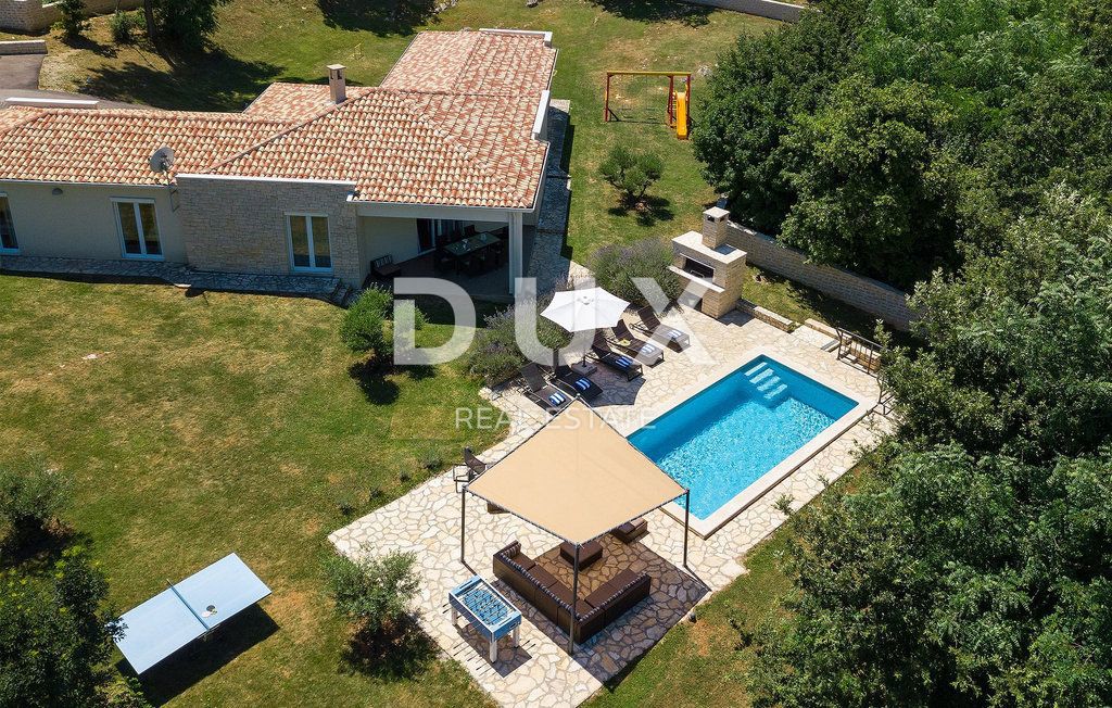 ISTRIA, KRŠAN - Casa con piscina su ampio terreno e completa privacy