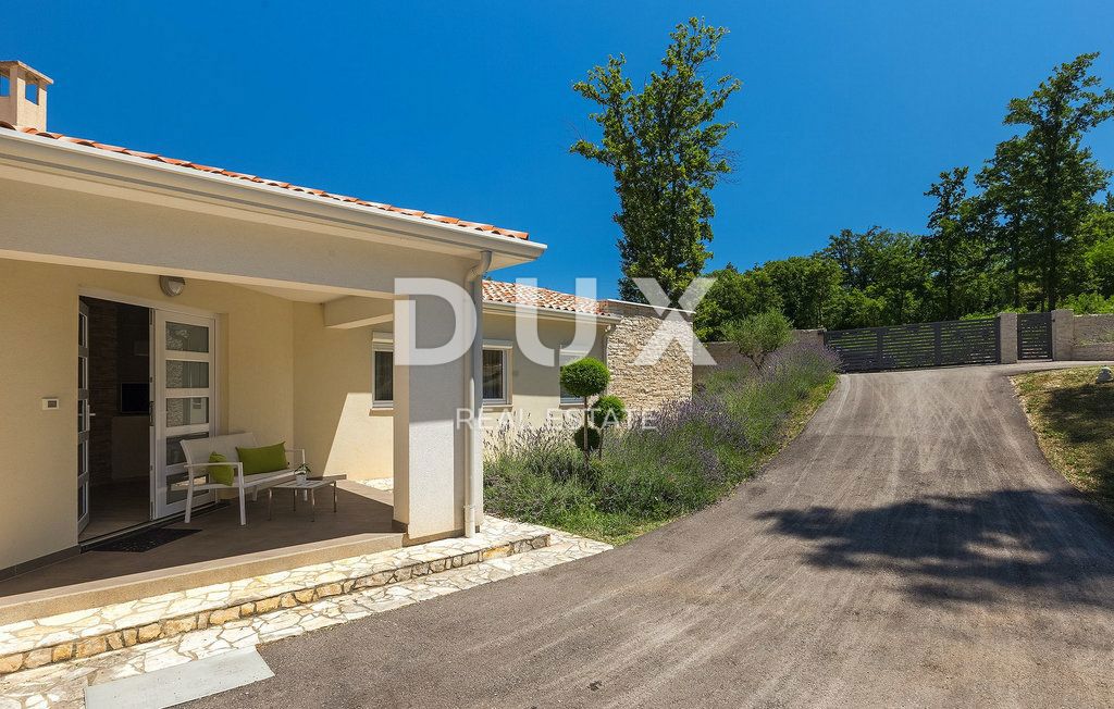 ISTRIA, KRŠAN - Casa con piscina su ampio terreno e completa privacy