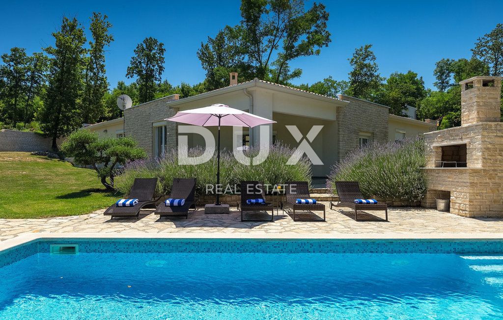 ISTRIA, KRŠAN - Casa con piscina su ampio terreno e completa privacy