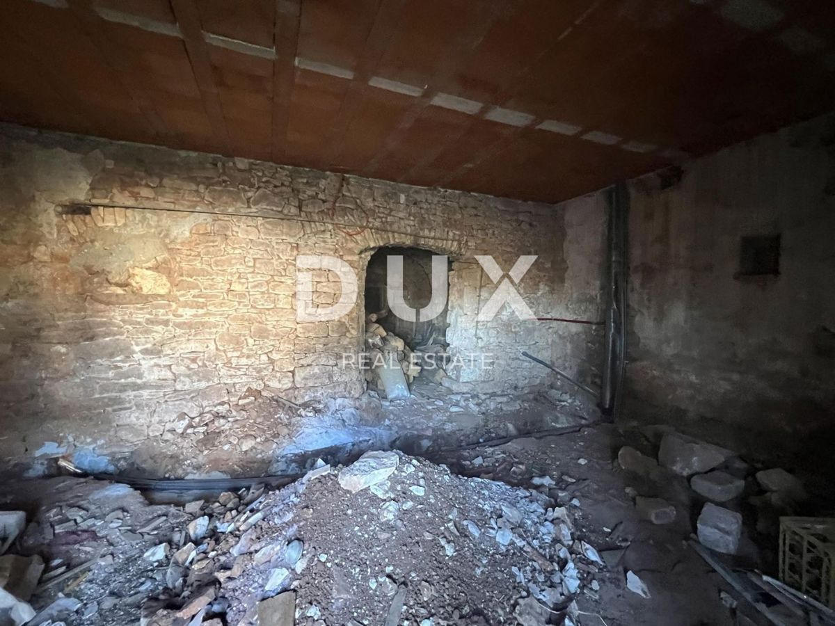 ISTRIA, VIŠNJAN - Casa in pietra con ristrutturazione in corso
