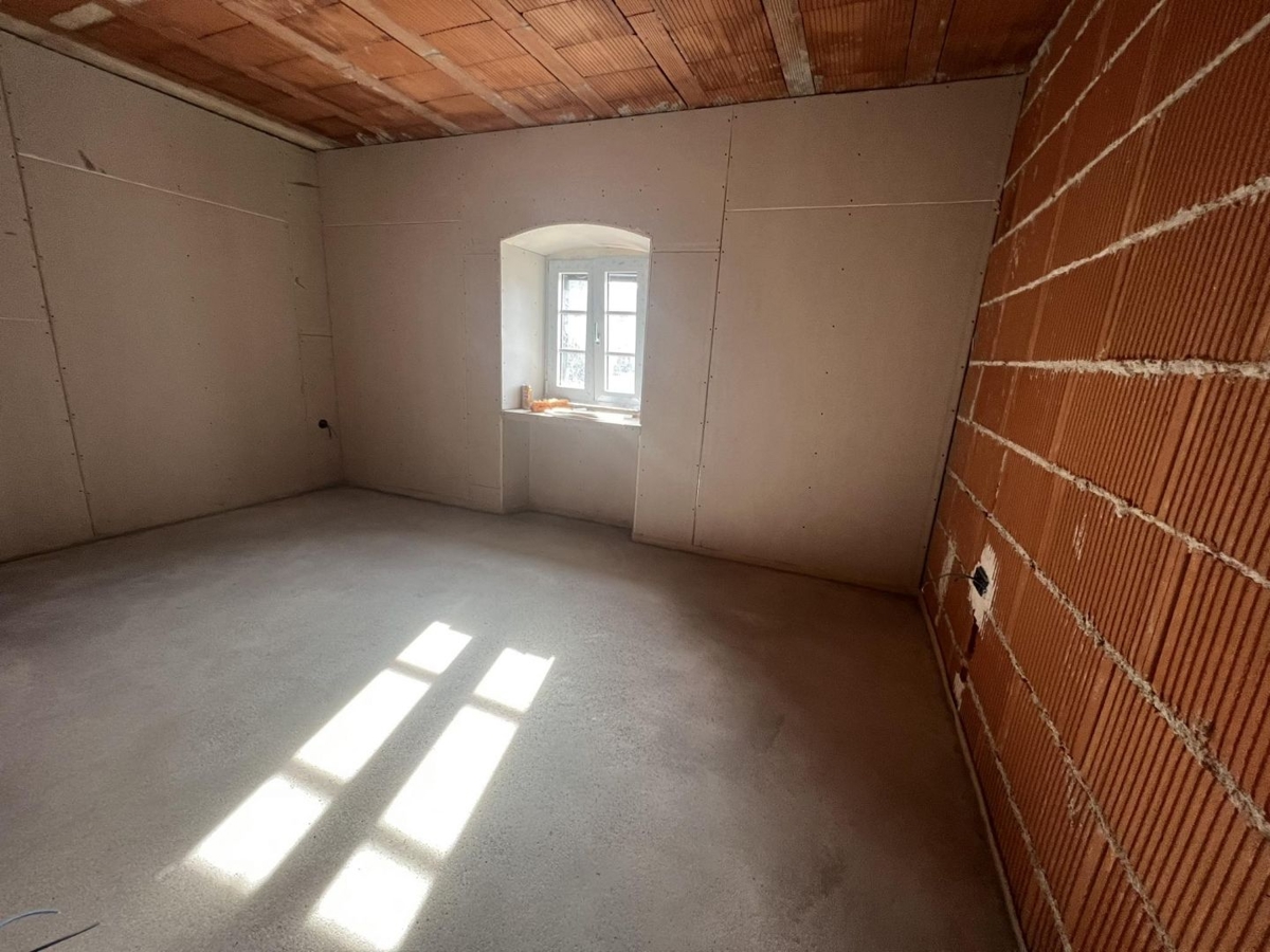 ISTRIA, VIŠNJAN - Casa in pietra con ristrutturazione in corso