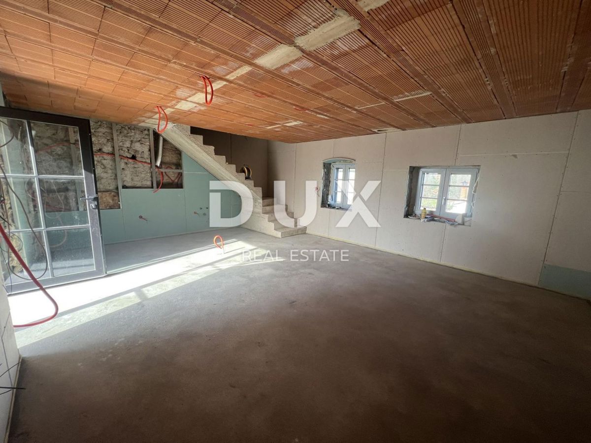 ISTRIA, VIŠNJAN - Casa in pietra con ristrutturazione in corso