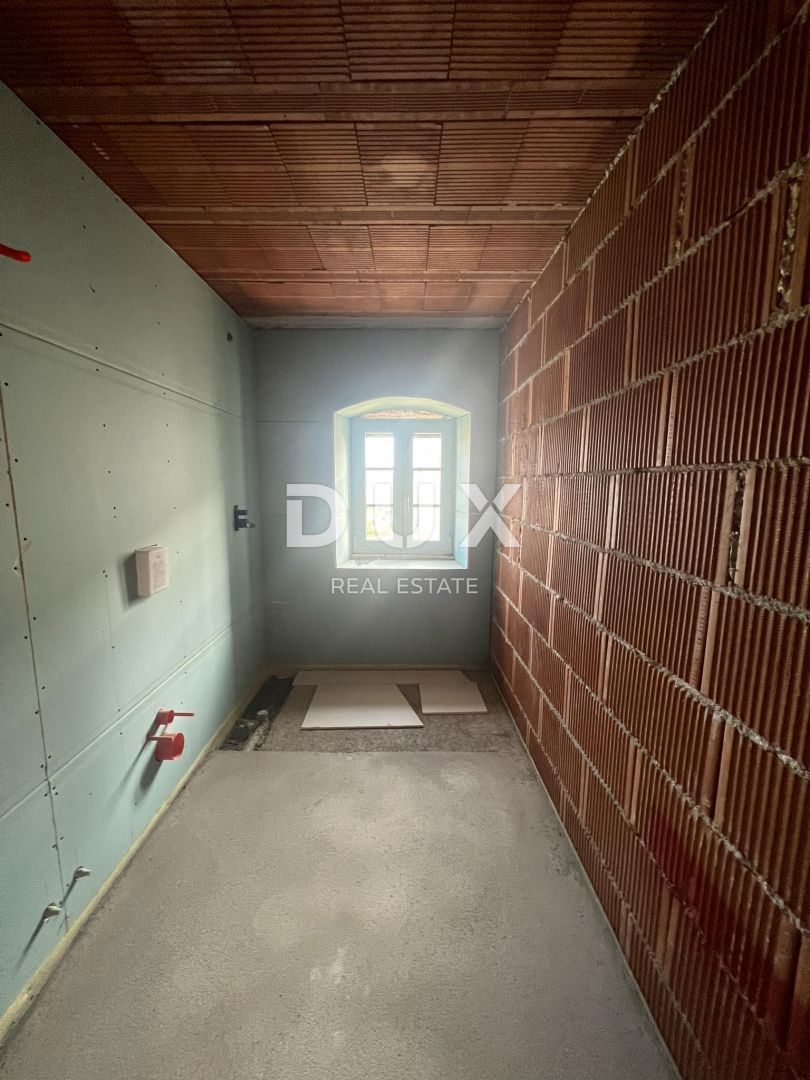 ISTRIA, VIŠNJAN - Casa in pietra con ristrutturazione in corso