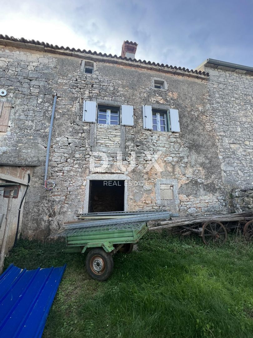 ISTRIA, VIŠNJAN - Casa in pietra con ristrutturazione in corso