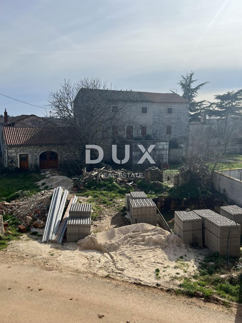 ISTRIA, VIŠNJAN - Casa in pietra con ristrutturazione in corso