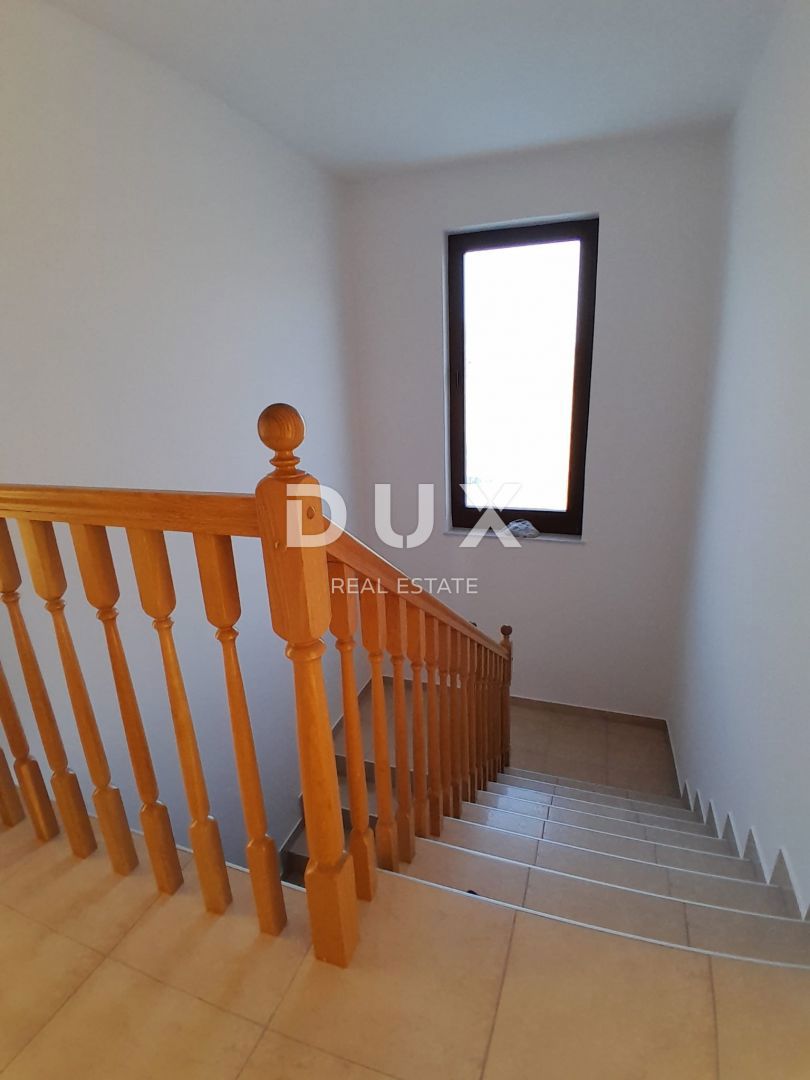 ISOLA DI KRK, BAŠKA - Appartamento 3 camere da letto + soggiorno con terrazza, 1° piano, vista mare, piscina, parcheggio