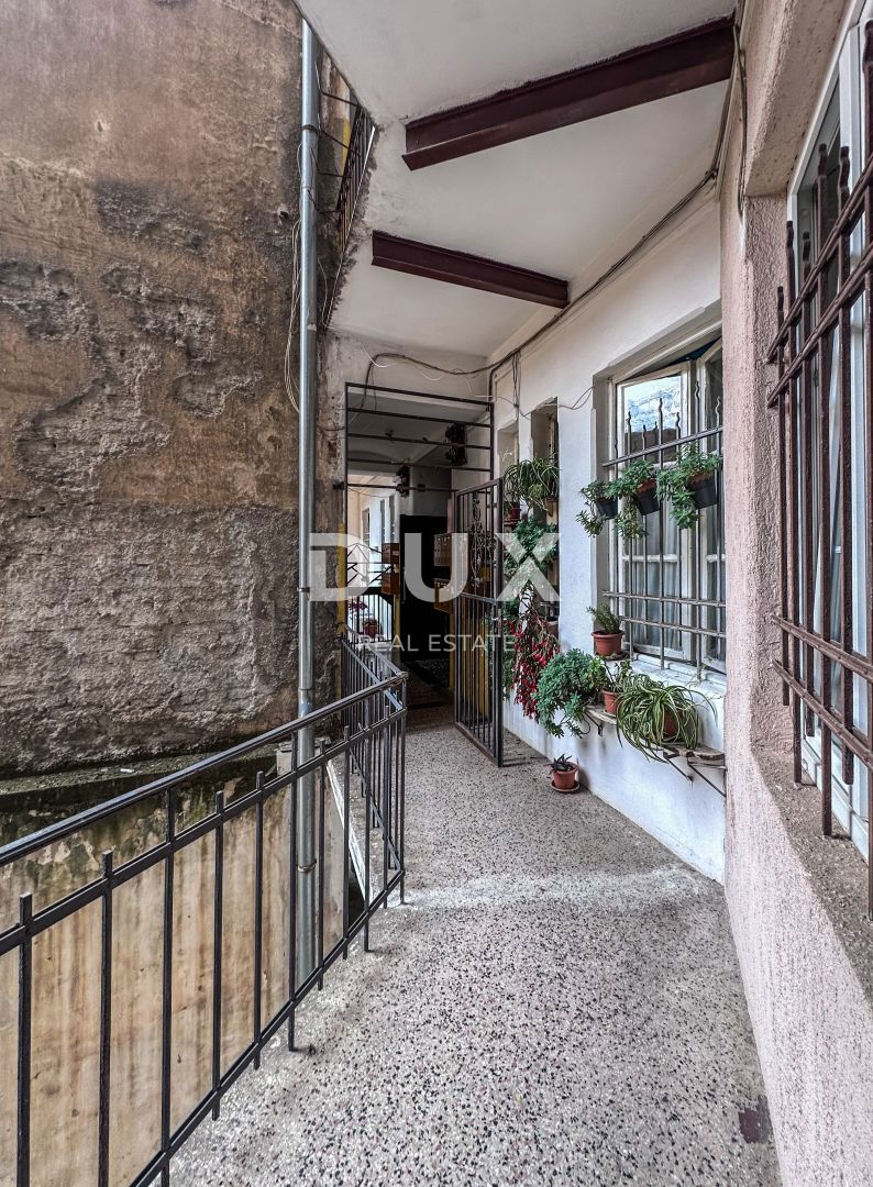 RIJEKA, CENTRO STORICO - Appartamento con tre camere da letto per vivere o investire, vicino al Korzo