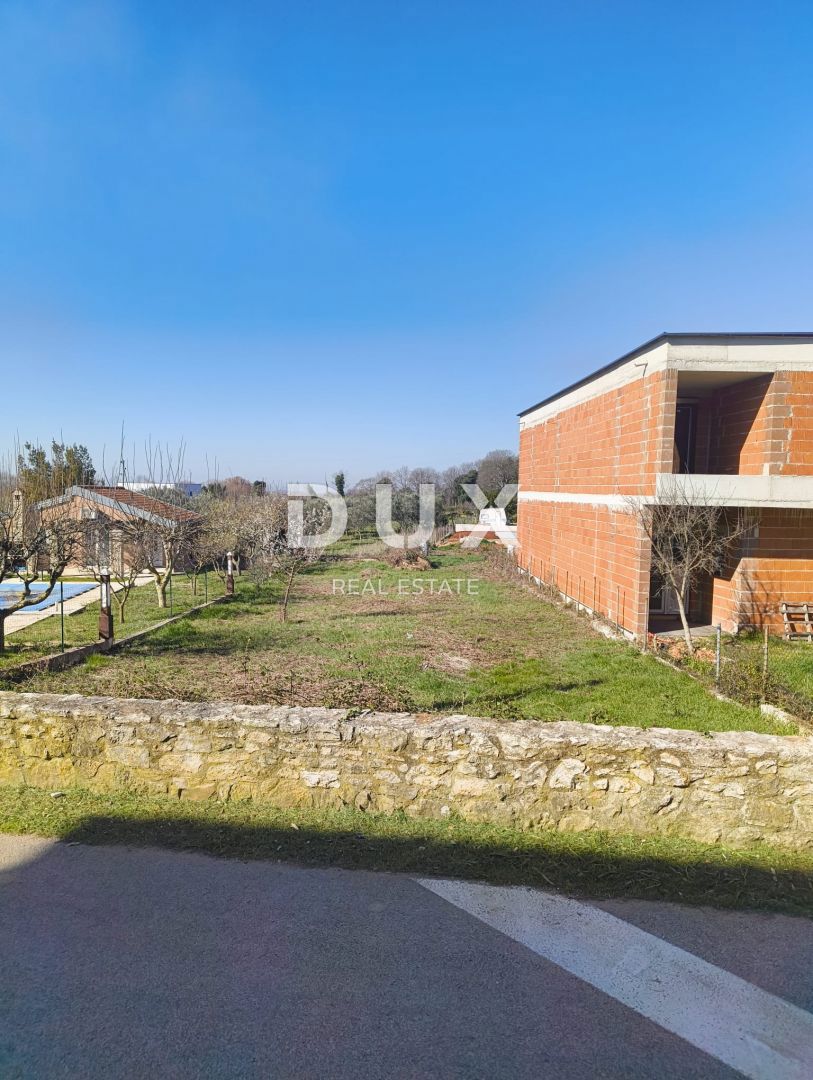 ISTRIA, LIŽNJAN - Terreno edificabile con elettricità e acqua - VICINO AL MARE!!