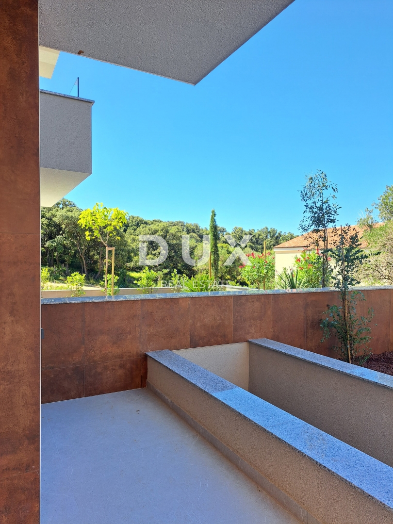 NOVALJA, JAKISNICA - Lussuoso appartamento con piscina e giardino  
