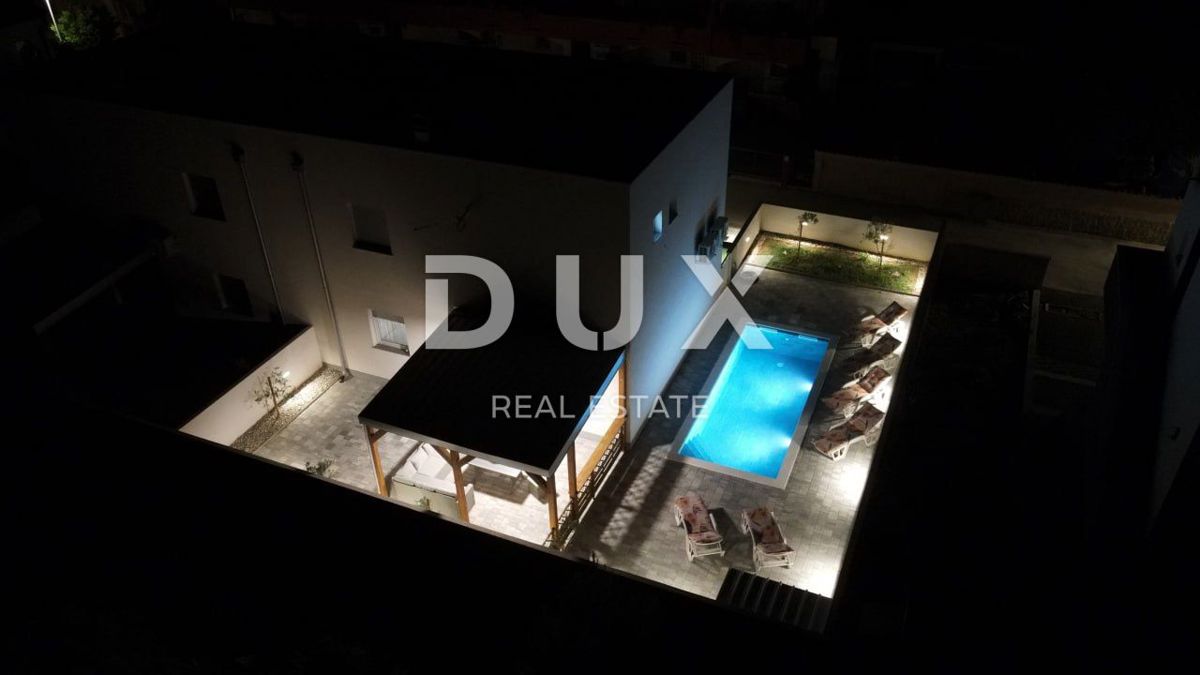 ZADAR, VIR - Villa bifamiliare completamente arredata con piscina a 6 minuti dalla spiaggia!
