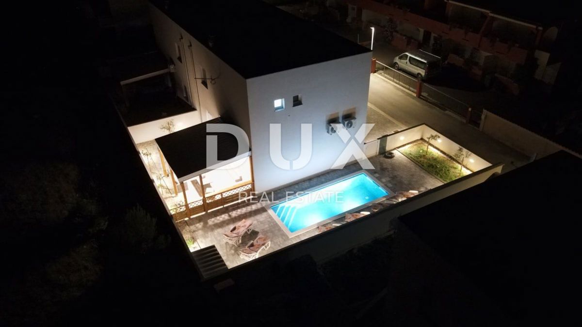ZADAR, VIR - Villa bifamiliare completamente arredata con piscina a 6 minuti dalla spiaggia!