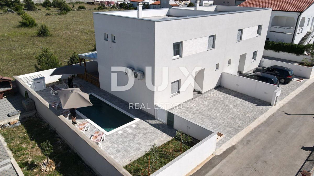 ZADAR, VIR - Villa bifamiliare completamente arredata con piscina a 6 minuti dalla spiaggia!