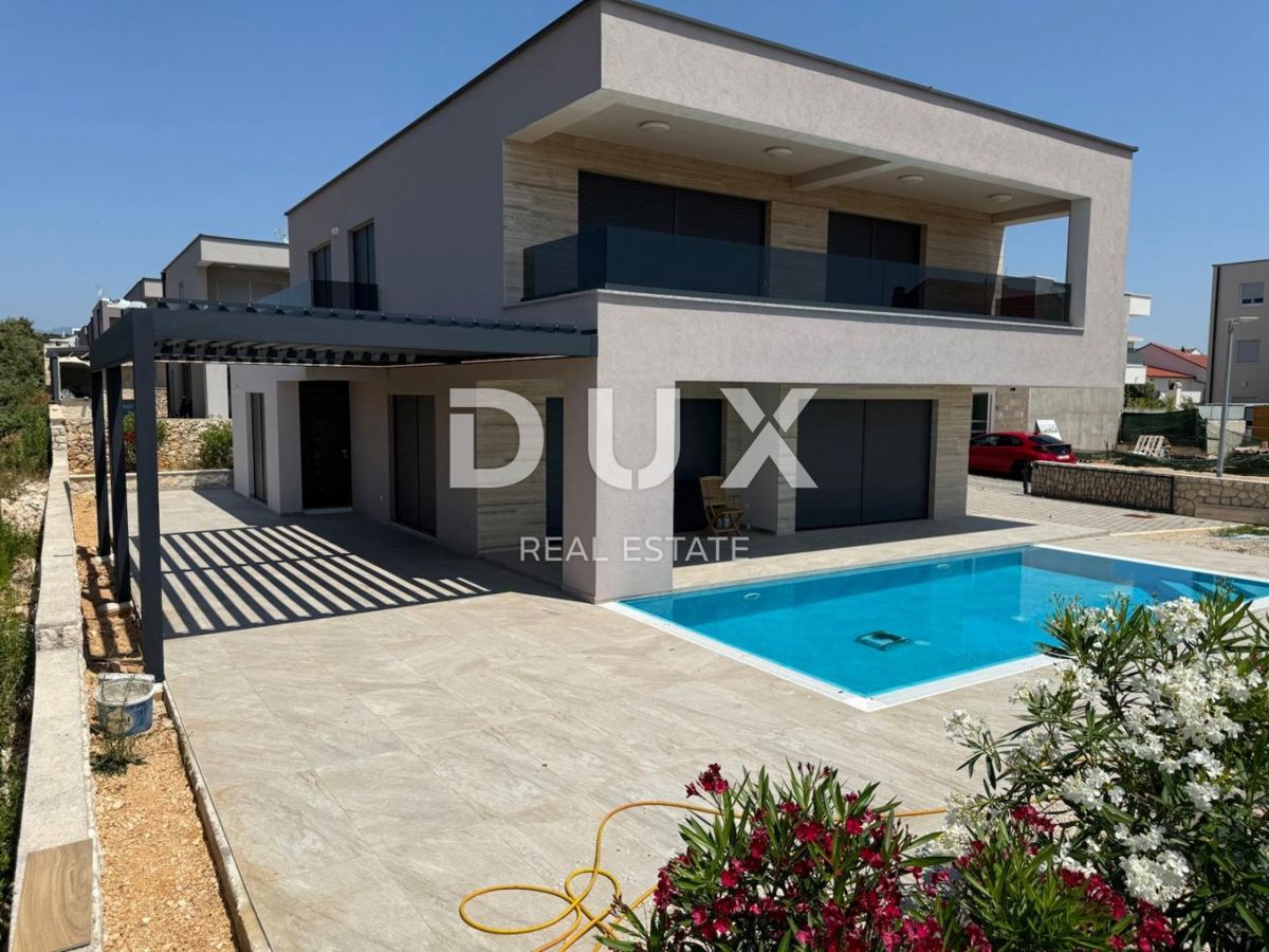 ISOLA DI PAG, MANDRE, casa di prima classe con piscina, di nuova costruzione.