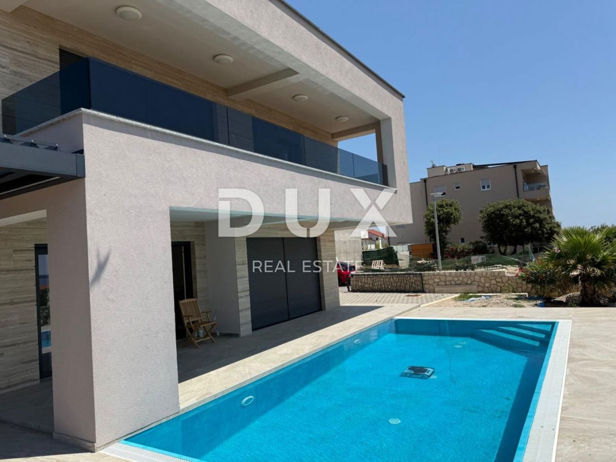 ISOLA DI PAG, MANDRE, casa di prima classe con piscina, di nuova costruzione.