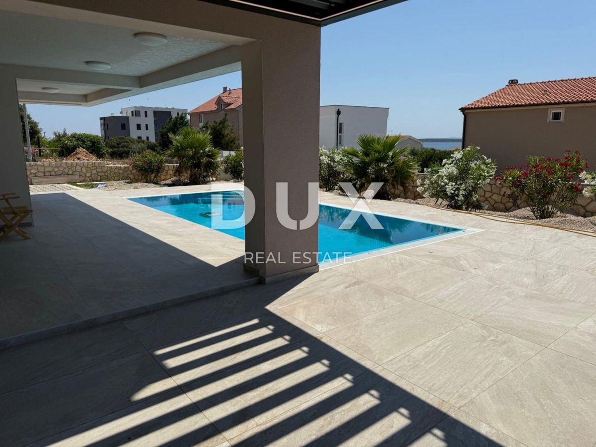 ISOLA DI PAG, MANDRE, casa di prima classe con piscina, di nuova costruzione.