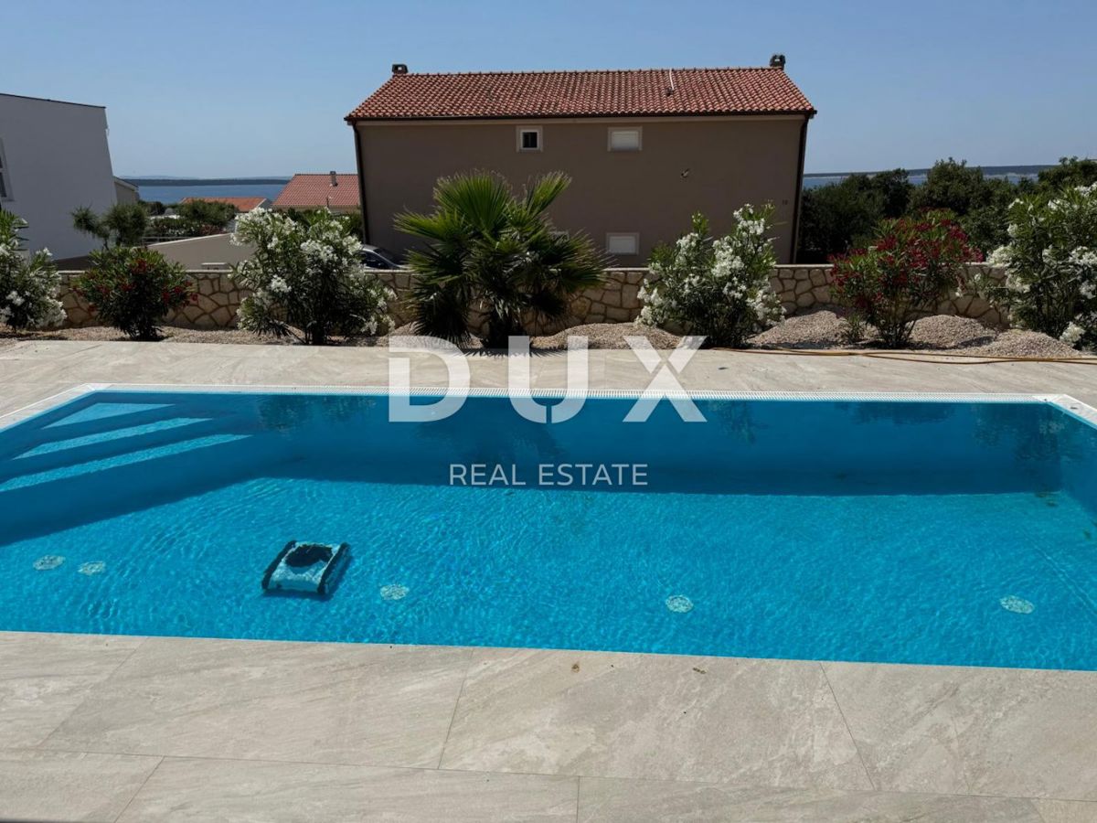 ISOLA DI PAG, MANDRE, casa di prima classe con piscina, di nuova costruzione.