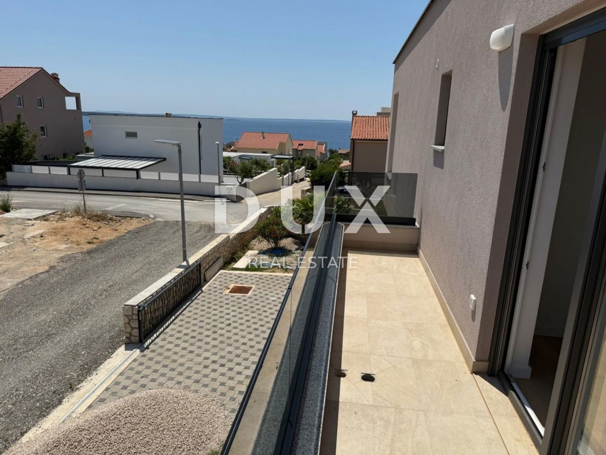 ISOLA DI PAG, MANDRE, casa di prima classe con piscina, di nuova costruzione.