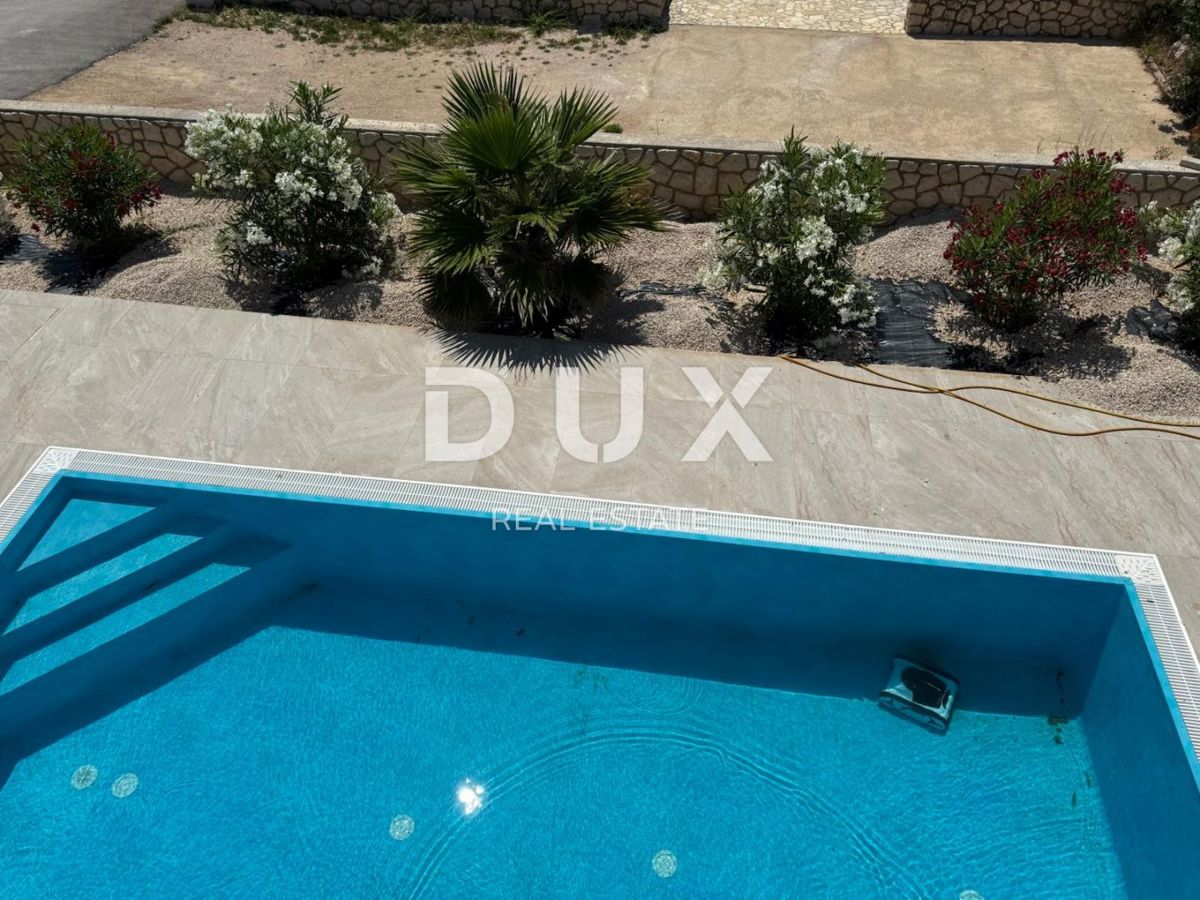 ISOLA DI PAG, MANDRE, casa di prima classe con piscina, di nuova costruzione.