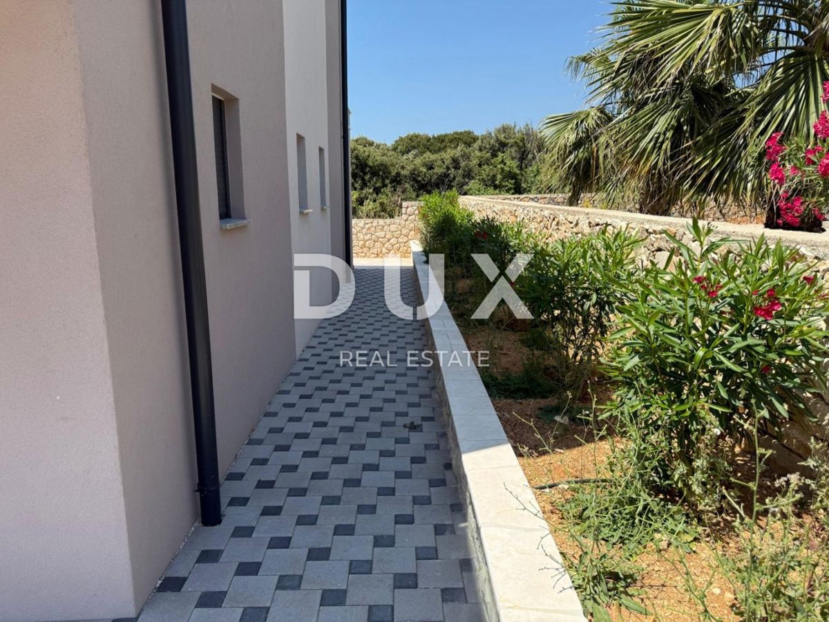 ISOLA DI PAG, MANDRE, casa di prima classe con piscina, di nuova costruzione.