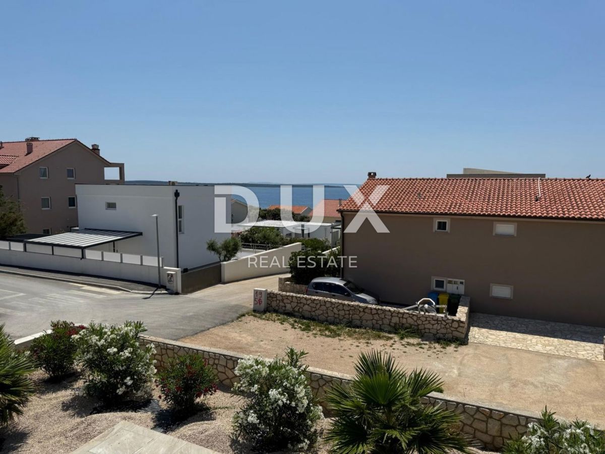 ISOLA DI PAG, MANDRE, casa di prima classe con piscina, di nuova costruzione.