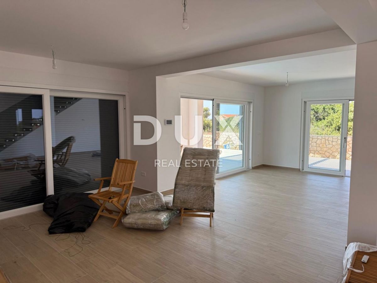 ISOLA DI PAG, MANDRE, casa di prima classe con piscina, di nuova costruzione.