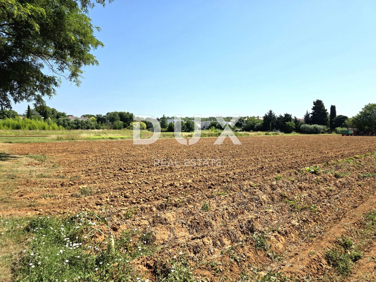 ISTRIA, POMER - Terreno edificabile di 2052m2 vicino alle spiagge e al centro, perfetto per una villa, case vacanze, case familiari, condomini
