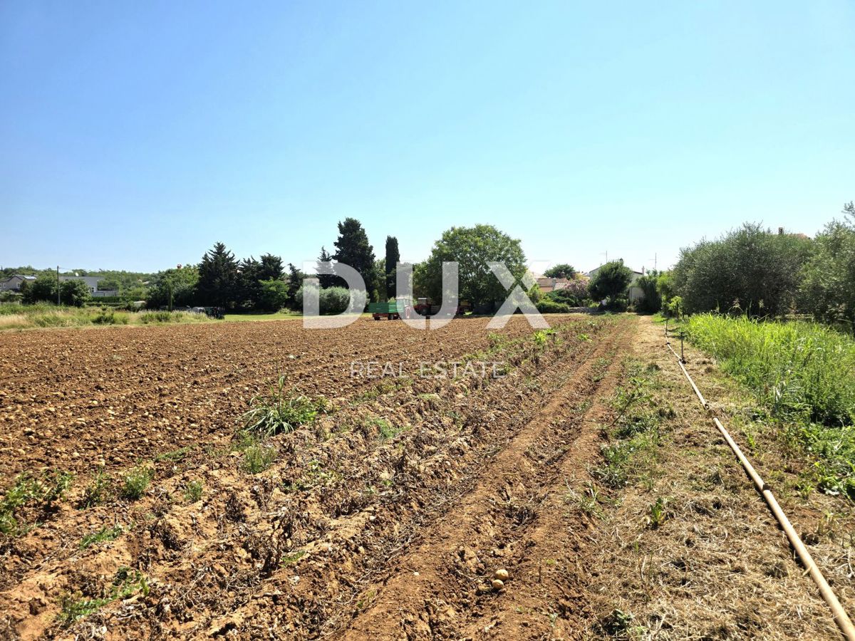 ISTRIA, POMER - Terreno edificabile di 2052m2 vicino alle spiagge e al centro, perfetto per una villa, case vacanze, case familiari, condomini