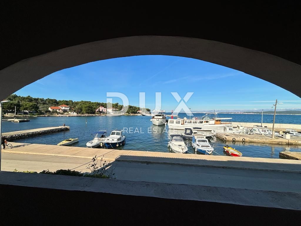 ISOLA DI PAŠMAN, ŽDRELAC - Casa bifamiliare in prima fila al mare