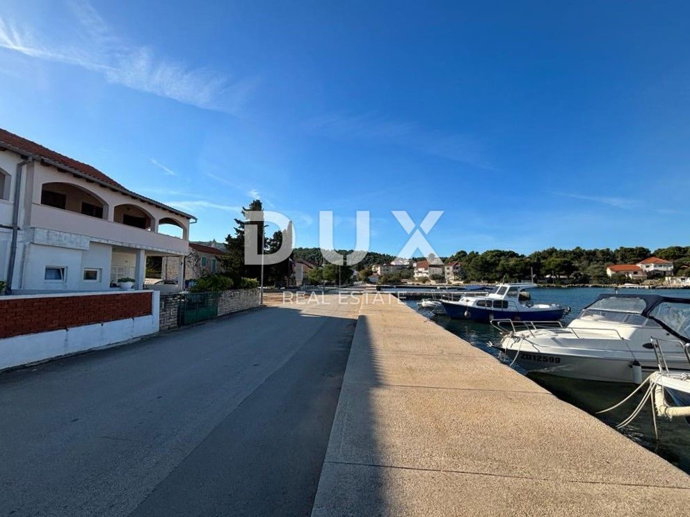 ISOLA DI PAŠMAN, ŽDRELAC - Casa bifamiliare in prima fila al mare