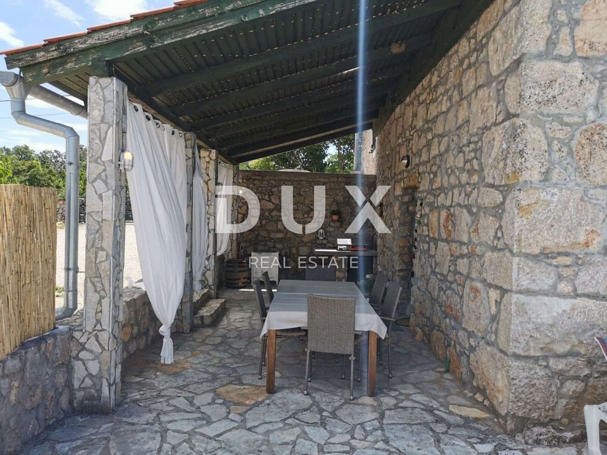 ISOLA DI KRK, DOBRINJ – Villa in pietra con piscina e vista mare, OCCASIONE!!!