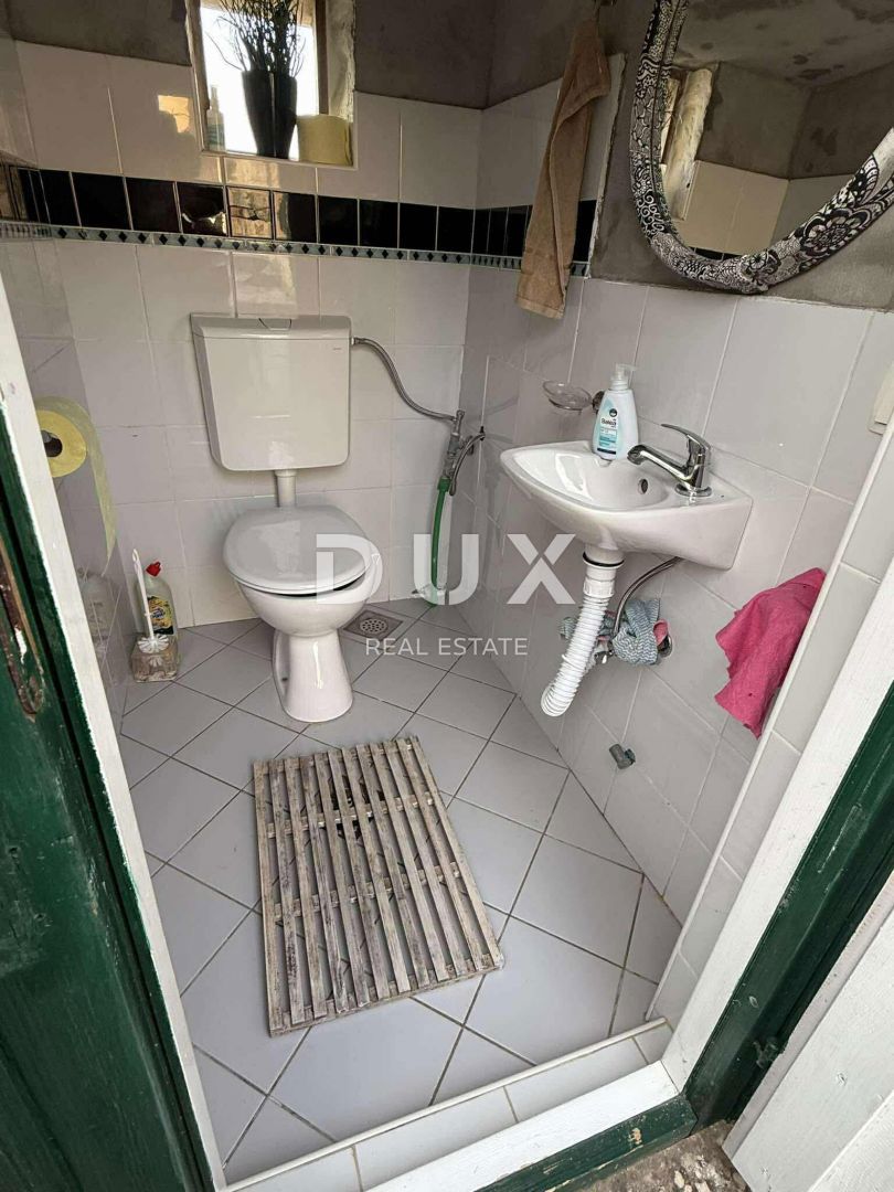 ISOLA DI KRK, DOBRINJ – Villa in pietra con piscina e vista mare, OCCASIONE!!!