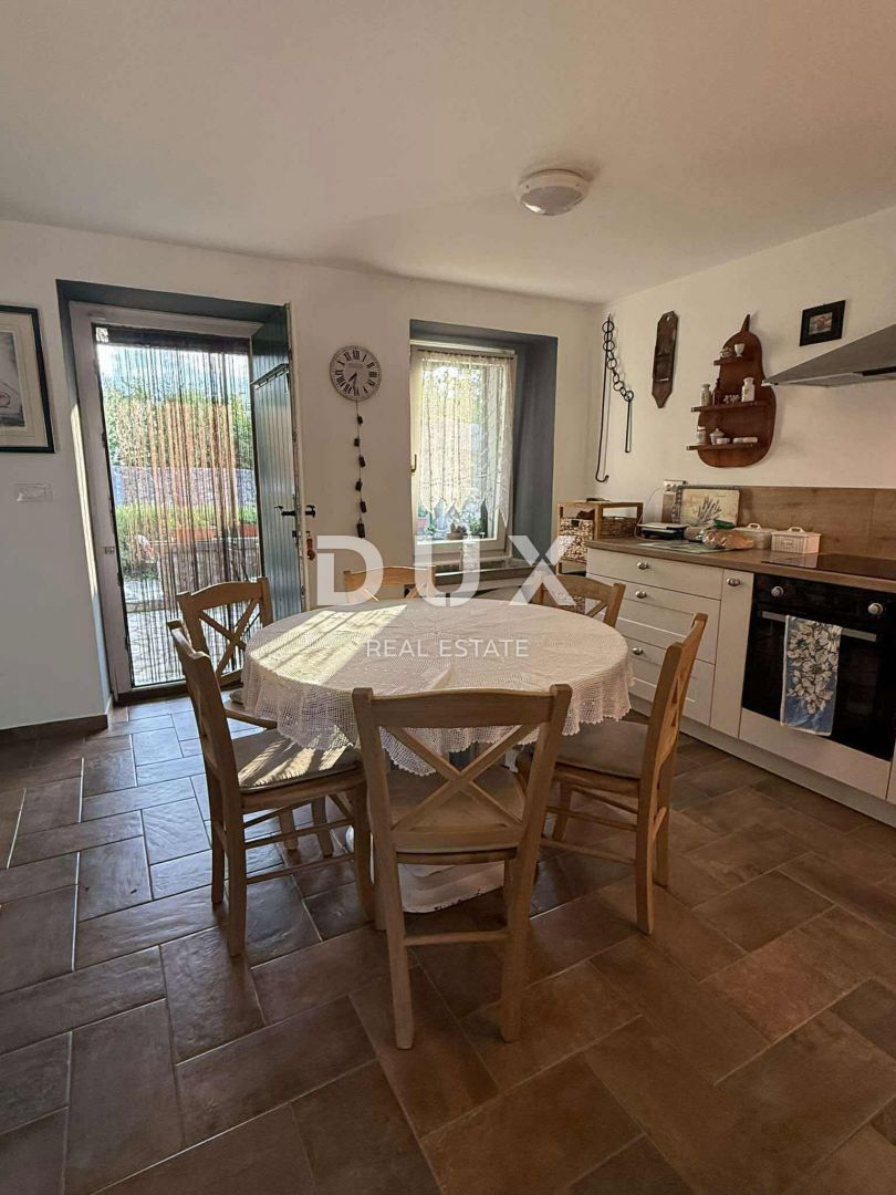 ISOLA DI KRK, DOBRINJ – Villa in pietra con piscina e vista mare, OCCASIONE!!!