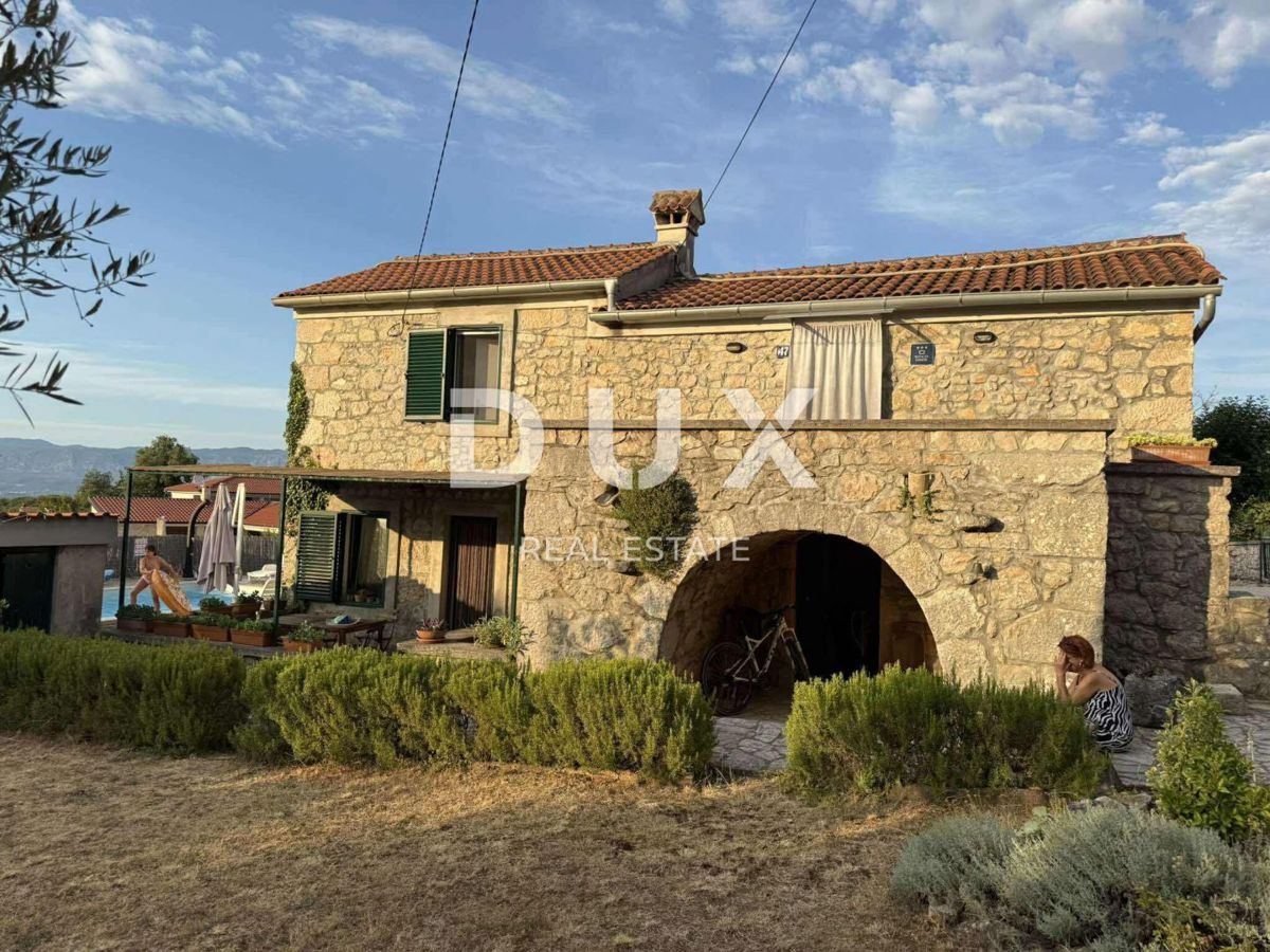 ISOLA DI KRK, DOBRINJ – Villa in pietra con piscina e vista mare, OCCASIONE!!!