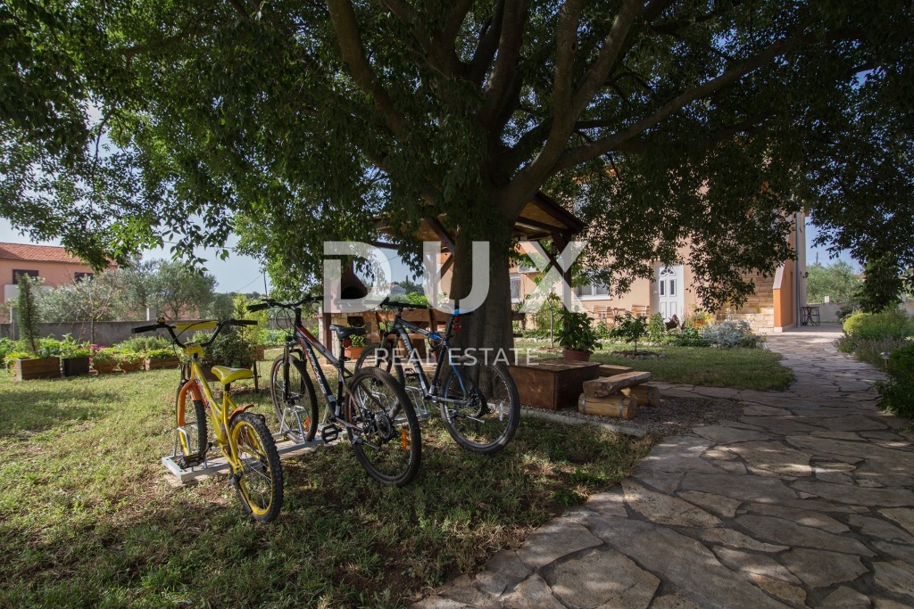 BIOGRAD NA MORU - OCCASIONE ESCLUSIVA - CASA CON 4 APPARTAMENTI E AMPIO APPARTAMENTO - CENTRO!