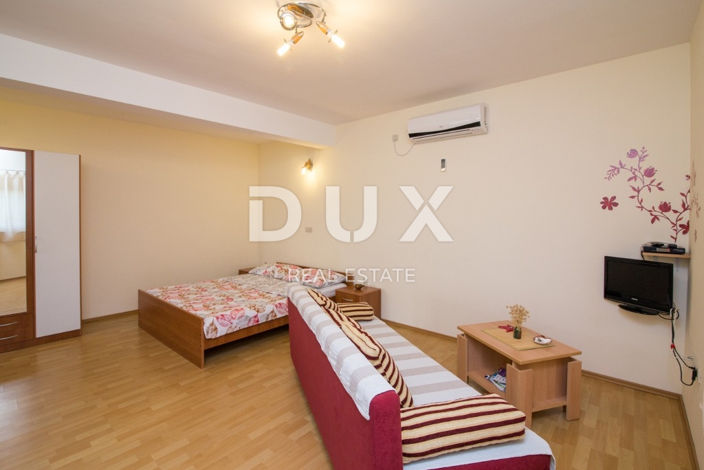 BIOGRAD NA MORU - OCCASIONE ESCLUSIVA - CASA CON 4 APPARTAMENTI E AMPIO APPARTAMENTO - CENTRO!