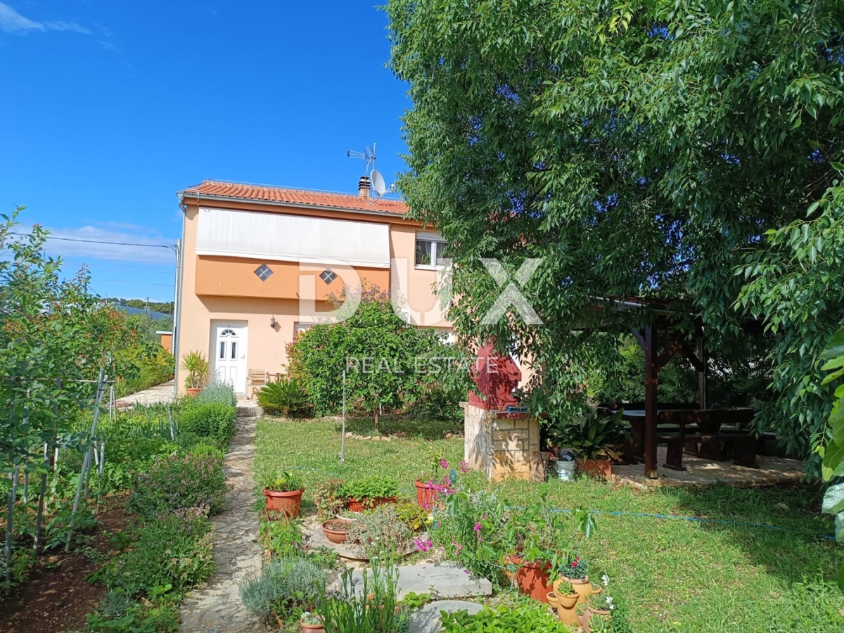 BIOGRAD NA MORU - OCCASIONE ESCLUSIVA - CASA CON 4 APPARTAMENTI E AMPIO APPARTAMENTO - CENTRO!