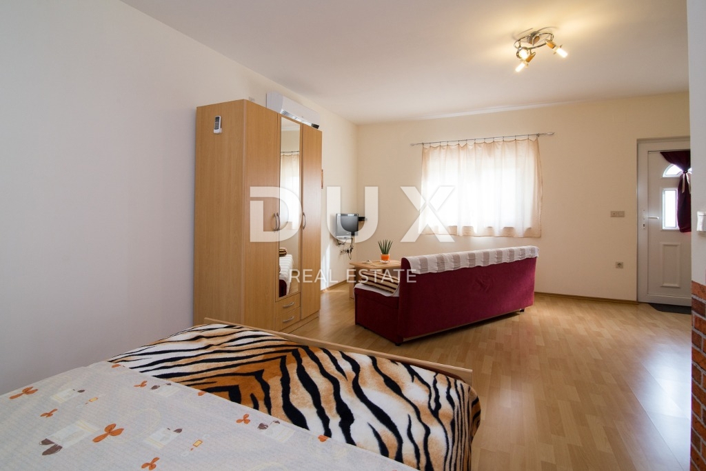 BIOGRAD NA MORU - OCCASIONE ESCLUSIVA - CASA CON 4 APPARTAMENTI E AMPIO APPARTAMENTO - CENTRO!