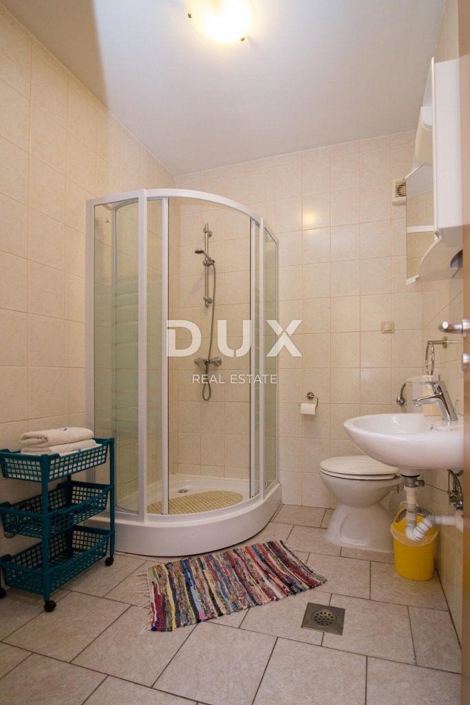 BIOGRAD NA MORU - OCCASIONE ESCLUSIVA - CASA CON 4 APPARTAMENTI E AMPIO APPARTAMENTO - CENTRO!