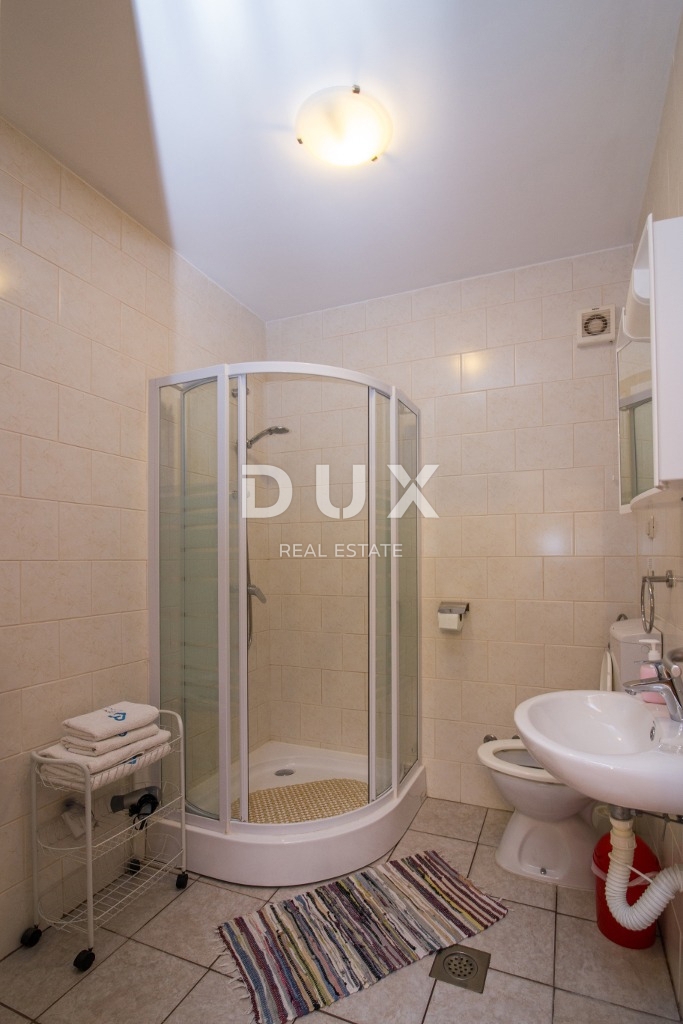 BIOGRAD NA MORU - OCCASIONE ESCLUSIVA - CASA CON 4 APPARTAMENTI E AMPIO APPARTAMENTO - CENTRO!