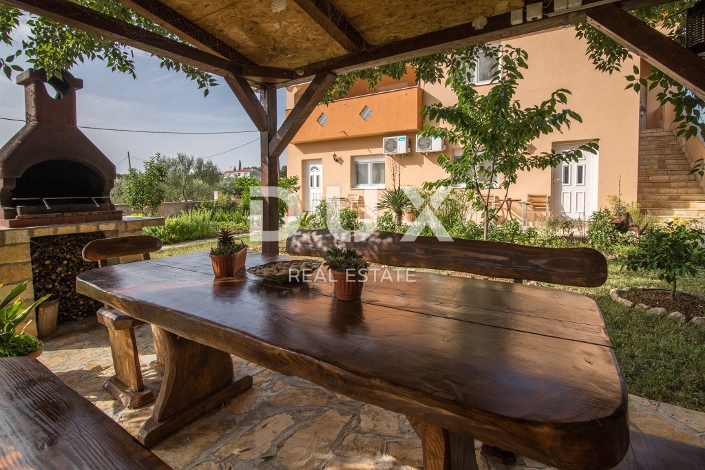 BIOGRAD NA MORU - OCCASIONE ESCLUSIVA - CASA CON 4 APPARTAMENTI E AMPIO APPARTAMENTO - CENTRO!