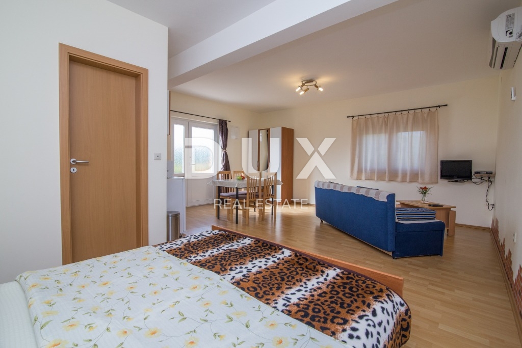 BIOGRAD NA MORU - OCCASIONE ESCLUSIVA - CASA CON 4 APPARTAMENTI E AMPIO APPARTAMENTO - CENTRO!