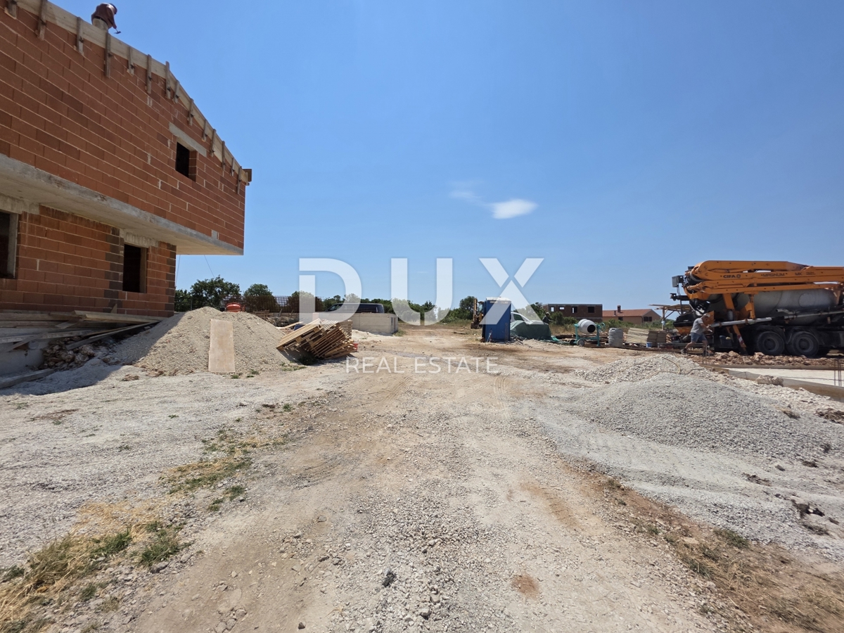 ISTRIA, POLA - Moderna villa in costruzione con piscina e giardino, con privacy garantita e vicina alle spiagge